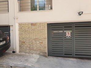 Exterior detail - LUX & STYLE 75sqm IN ATHENS-PRIVATE PARKING (Athina)