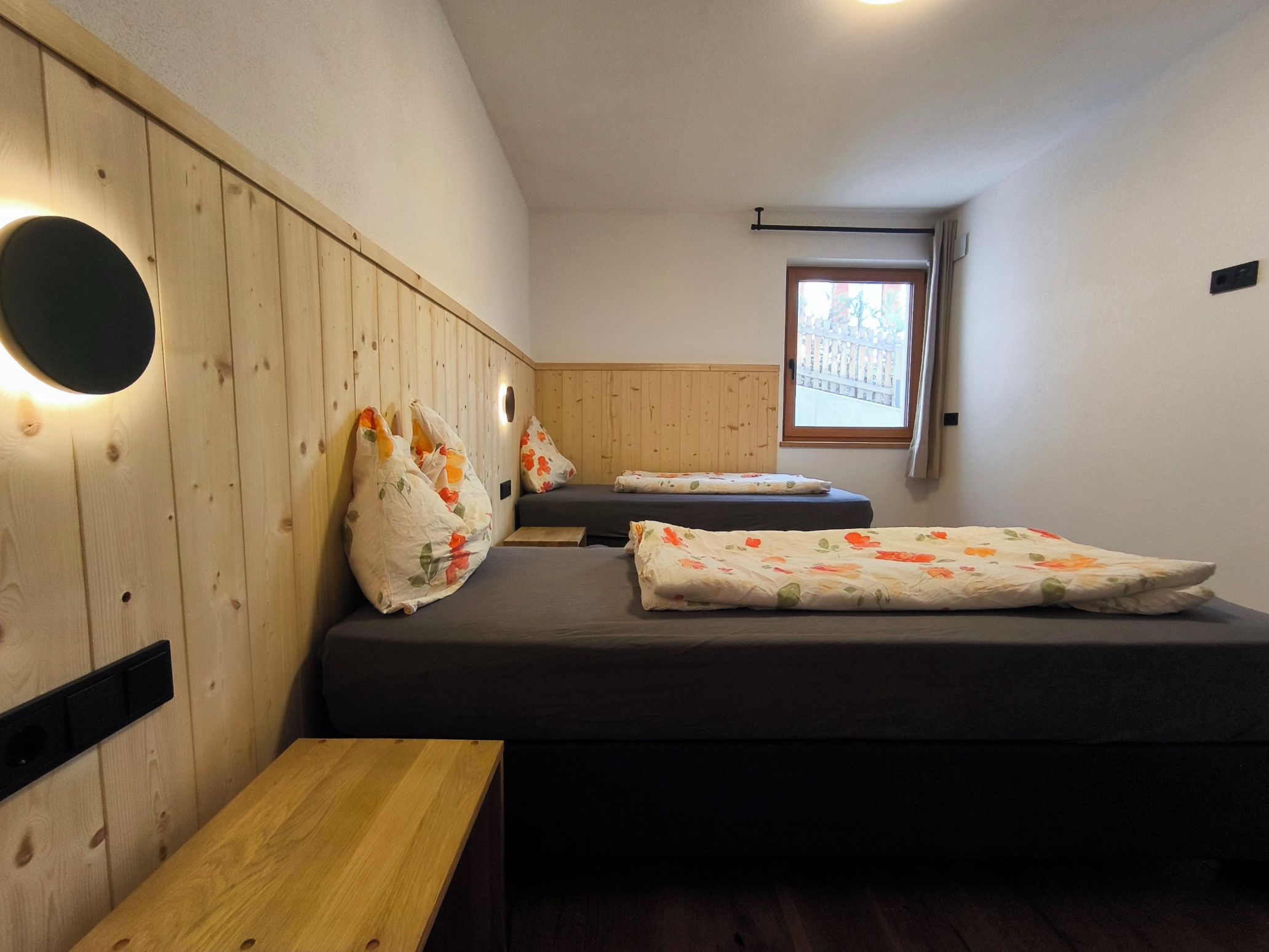 2 Schlafzimmer, Reisekinderbett, kostenloses WLAN, Bettwäsche