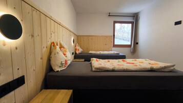 2 Schlafzimmer, Reisekinderbett, kostenloses WLAN, Bettwäsche