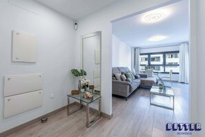 TV, offices - Casa Figaro - 2BR Pool Balcony w Playground (Estepona)