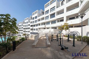 Property grounds - Casa Figaro - 2BR Pool Balcony w Playground (Estepona)