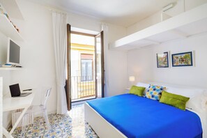 Room - The Casket (Sorrento)