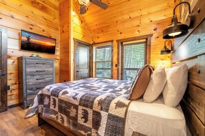 Desk, iron/ironing board, travel cot, free WiFi - Lovely 2BD Cabin | Hot Tub + FirePit + Pool Access (Sevierville)