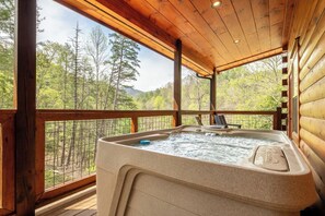 Outdoor spa tub - Lovely 2BD Cabin | Hot Tub + FirePit + Pool Access (Sevierville)