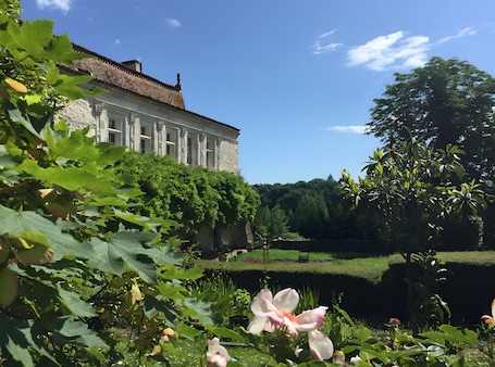 Property grounds. Country House “Château De La Beauze Annex” with Private Pool, Terrace, and Wi-Fi