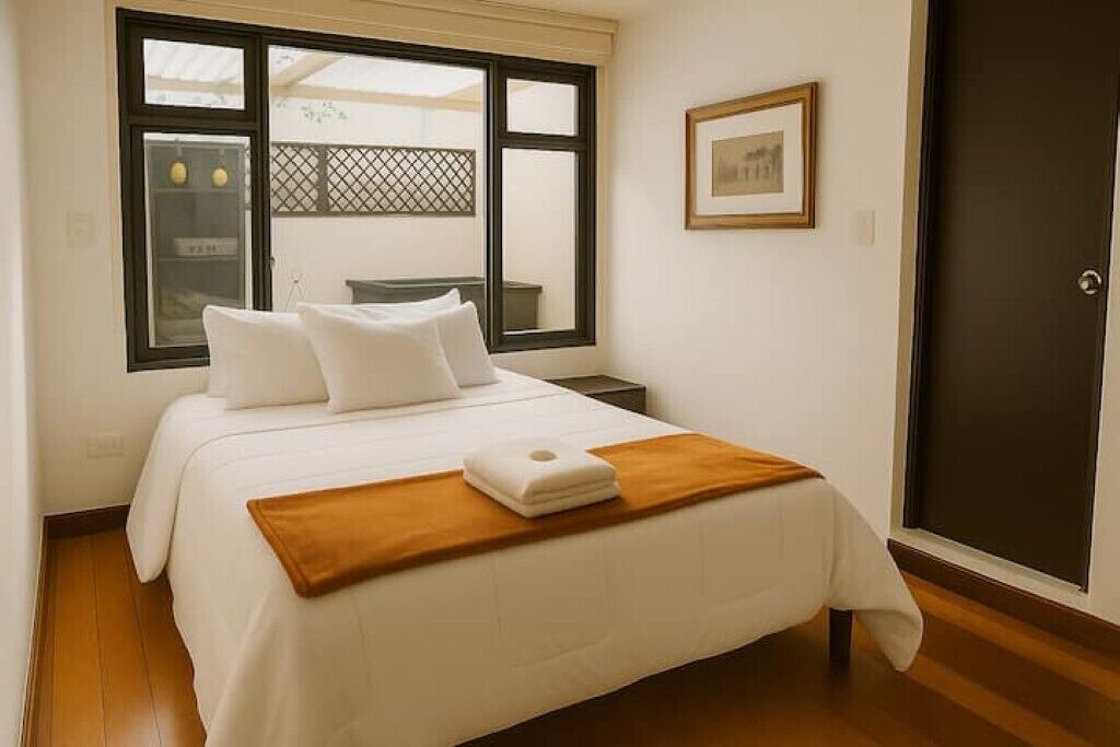 5 bedrooms, iron/ironing board, WiFi, bed sheets