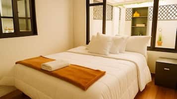 5 bedrooms, iron/ironing board, WiFi, bed sheets