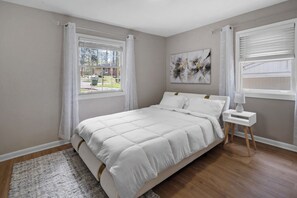 3 bedrooms, free WiFi, bed sheets - 9mi to Dwntwn Atlanta/2 mi to Fulton Airport (Atlanta)