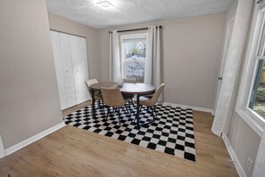 Dining - 9mi to Dwntwn Atlanta/2 mi to Fulton Airport (Atlanta)