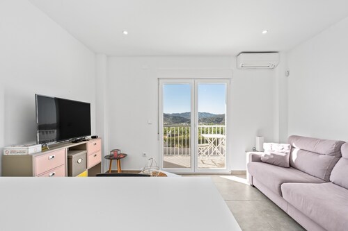 Apartment „Unvergessliche Unterkunft in schöner Lage“ mit Balkon, WLAN und Klimaanlage