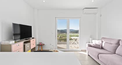 Apartment „Unvergessliche Unterkunft in schöner Lage“ mit Balkon, WLAN und Klimaanlage