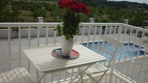 Outdoor dining - Apartment 'Unforgettable Rental in A Beautiful' with Balcony, Wi-Fi and Air Conditioning (Macisvenda)