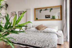 1 bedroom, iron/ironing board, free WiFi, bed sheets - Courtyard House Rho Fiera Milano welcomes you to a warm and relaxing environment, perfect for a break after a busy day.Located just minutes from Fiera Milano Rho and well connected to the city center, it offers well-kept and functional spaces, an equippe (Rho)