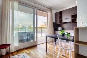 Interior - Elegant two-room apartment in Milan located on the 2° floor with elevator for 4 guests, with double bedroom, living room with sofa bed and fully equipped kitchen. Large furnished balcony with city views. The modern palace offers a swimming pool, gym and (Milan)