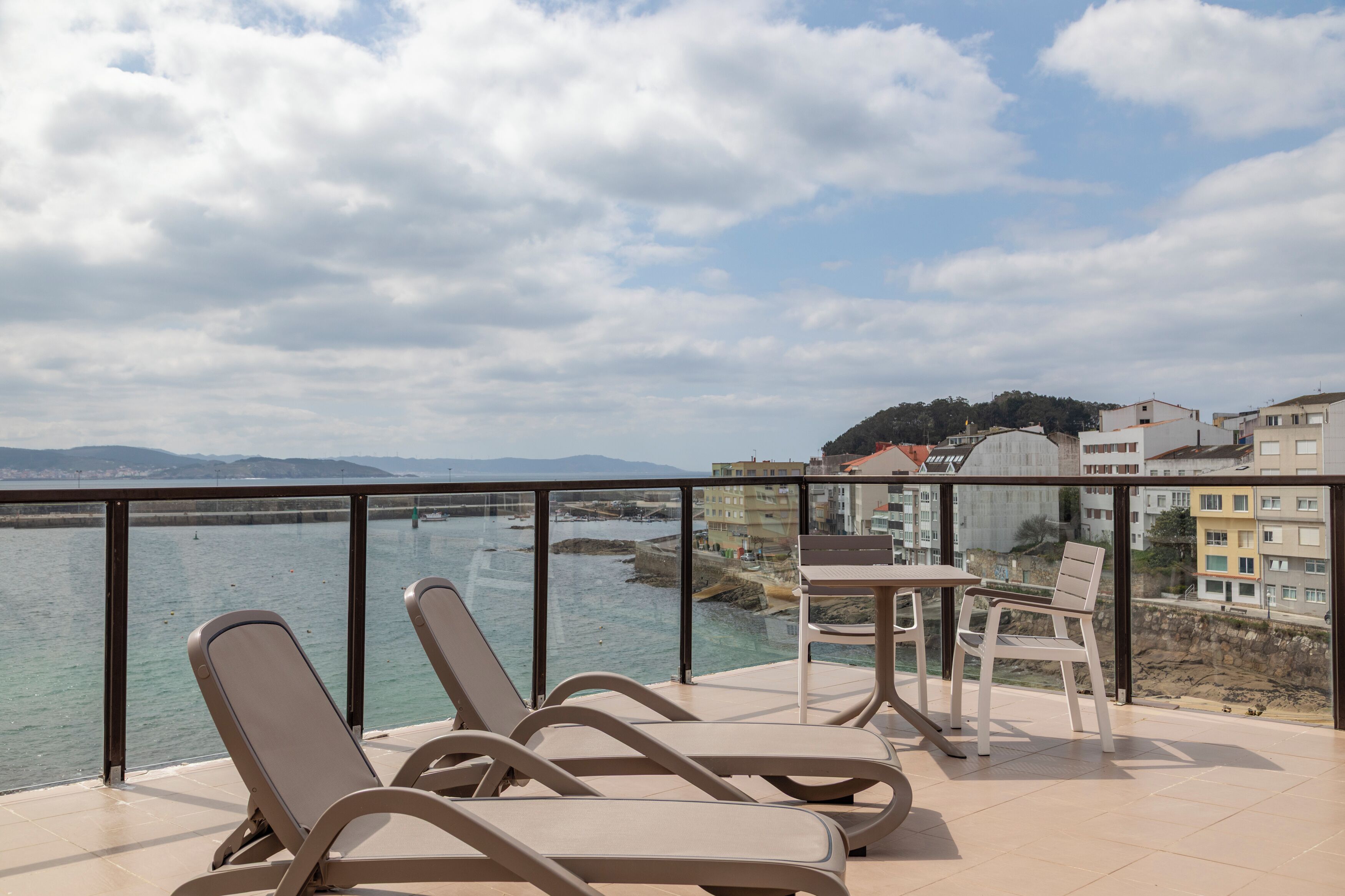 Apartamento, balcón | Restaurante al aire libre