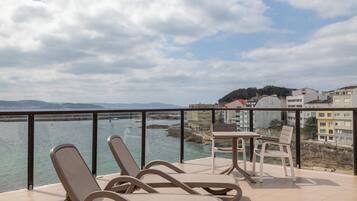 Apartamento, balcón | Restaurante al aire libre