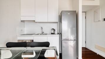 Fridge, dishwasher