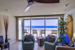 TV, offices - Oceanfront Luxury Condo in Mission Beach (San Diego)