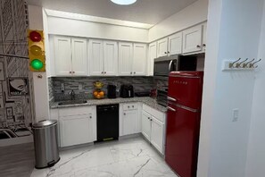 Private kitchen - Disney Princess & Heroes - Near Parks & Accessible (Orlando)