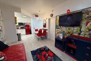 Living area - Disney Princess & Heroes - Near Parks & Accessible (Orlando)