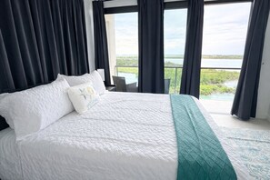 2 bedrooms, iron/ironing board, travel cot, free WiFi - Turquoise Panoramic Views Villa 2 (Providenciales)