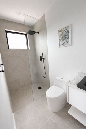 Shower, hair dryer, towels, soap - Turquoise Panoramic Views Villa 2 (Providenciales)