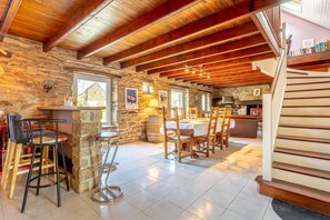 Dining - Holiday Home “Ty Béchal - Spa - Garden” with Private Terrace, Garden & Wi-Fi (Peumerit)