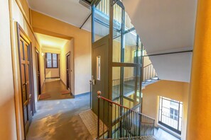 Interior - Cozy and modern apartment in Via Antonio Kramer, in the heart of Milan.It has two bedrooms, living room with sofa bed, equipped kitchen, balcony and private bathroom.Equipped with free WiFi, air conditioning, TV, dishwasher and washing machine.Located in (Milano)