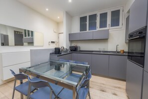 Dining - Cozy and modern apartment in Via Antonio Kramer, in the heart of Milan.It has two bedrooms, living room with sofa bed, equipped kitchen, balcony and private bathroom.Equipped with free WiFi, air conditioning, TV, dishwasher and washing machine.Located in (Milano)