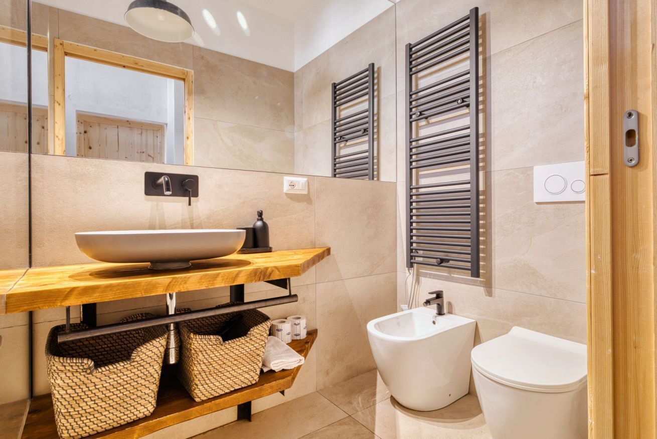 Dusche, Haartrockner, Bidet, Handtücher