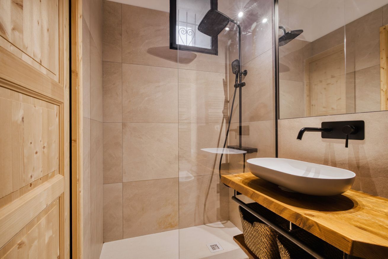 Dusche, Haartrockner, Bidet, Handtücher