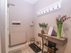 Cottage | Interior - Stylish Town Apartment (Ross-on-Wye)