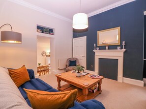 Cottage | Living area - Stylish Town Apartment (Ross-on-Wye)