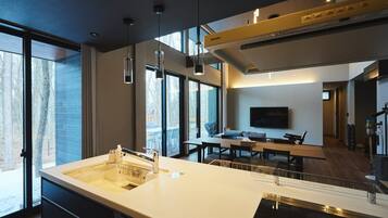 Fridge, microwave, oven, cookware/dishes/utensils