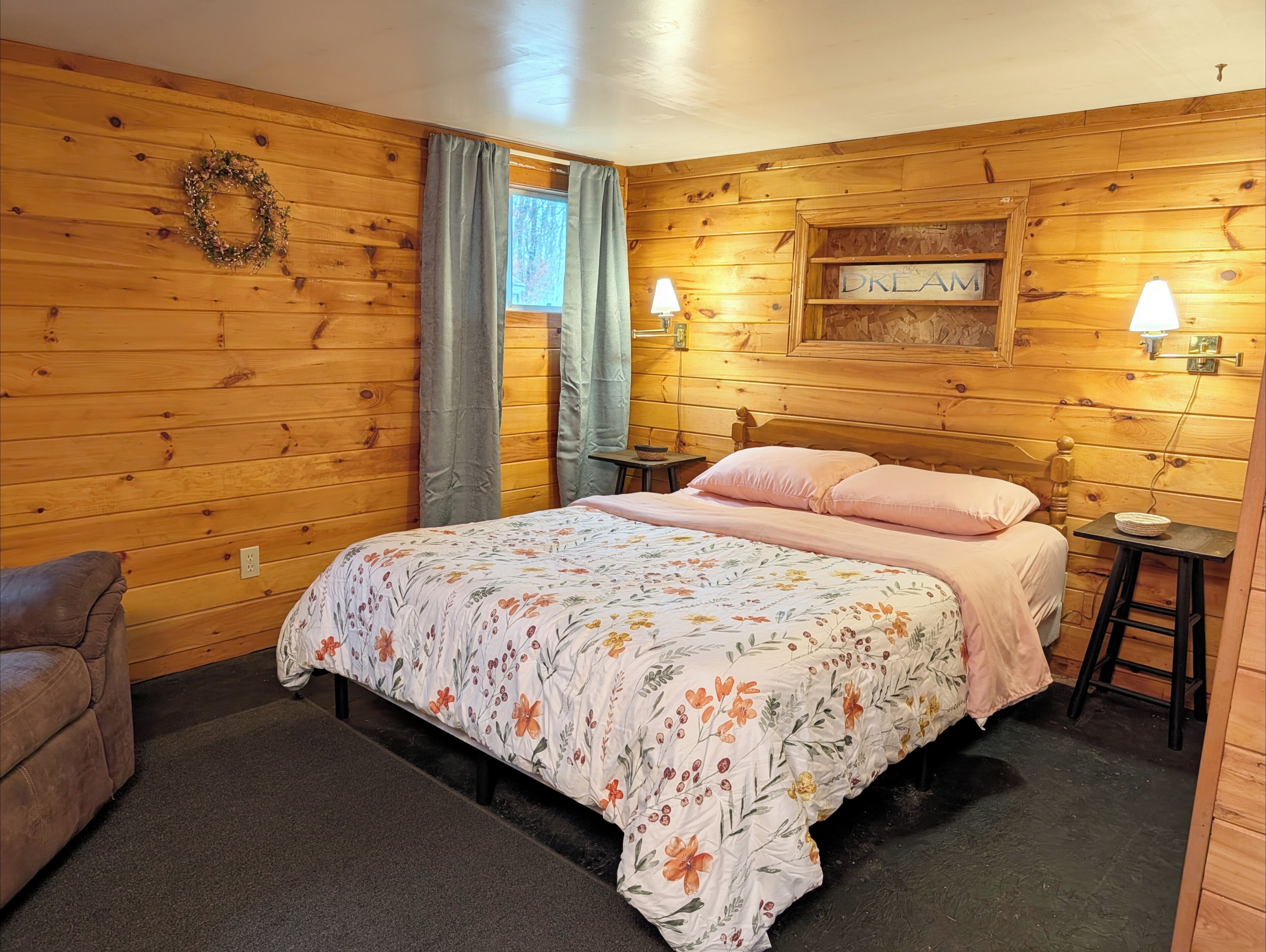 2 Schlafzimmer, Schreibtisch, Bügeleisen/Bügelbrett, kostenloses WLAN