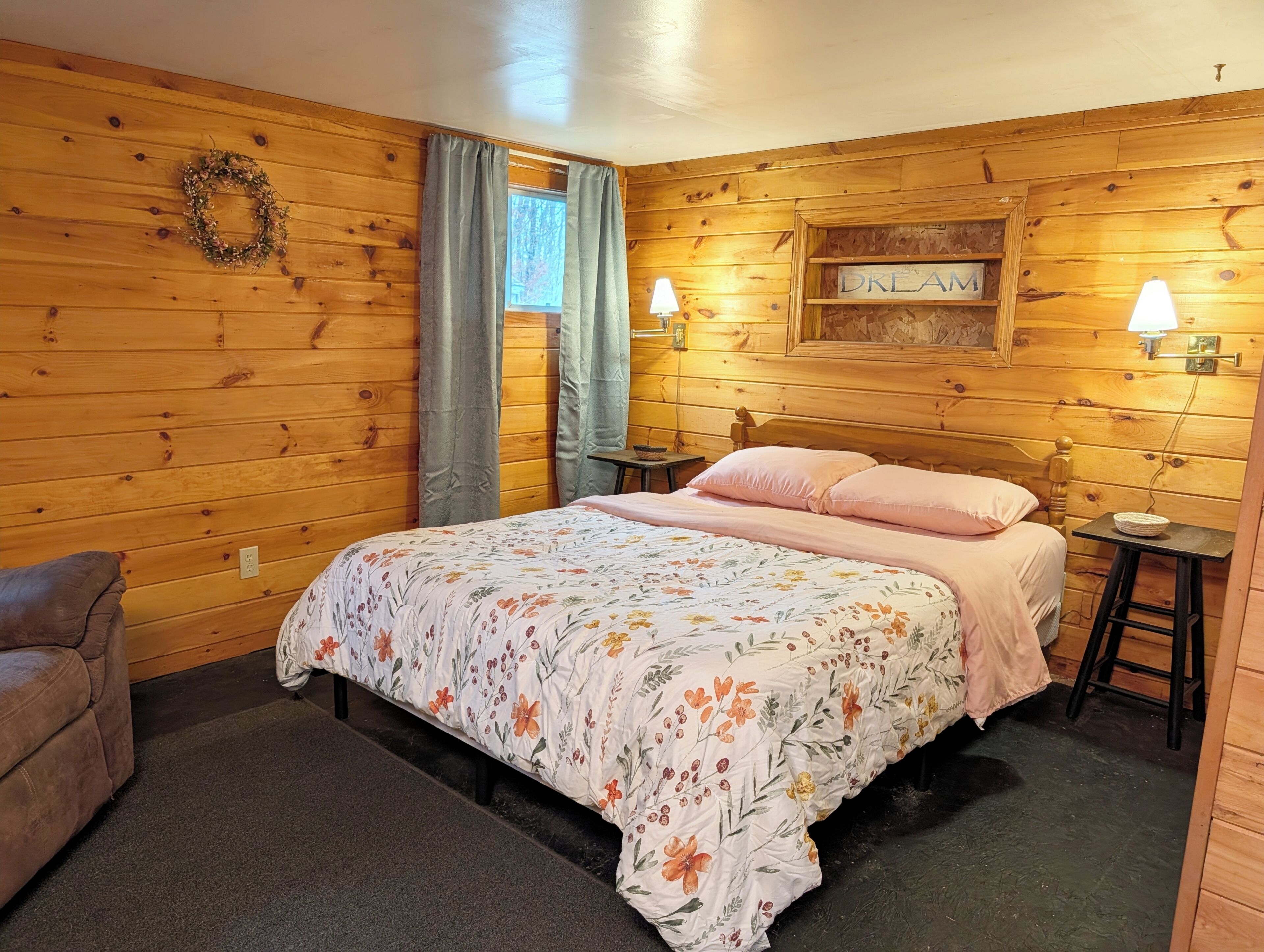 2 chambres, bureau, fer et planche à repasser, accès au Wi-Fi (inclus)