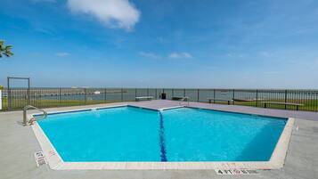 Condo (3 Bedrooms) | Property amenity