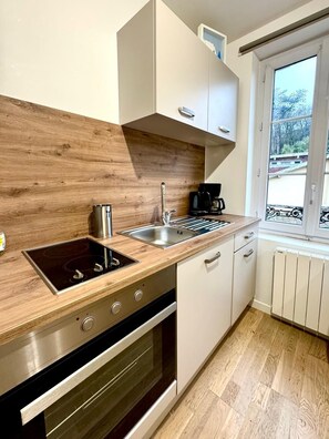 Private kitchen - Beach access apartment, cliffs 200m away (Étretat)