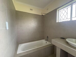 House - Standard Room In Mt Pleasant Heights - 2385 (Harare)
