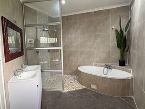 House, Smoking - Double Bedroom In Mt Pleasant Heights - 2378 (Harare)