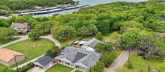Hot Tub Retreat with Fenced Yard Near Lake Texoma