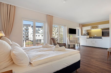 WiFi, bed sheets. Central Suite I
