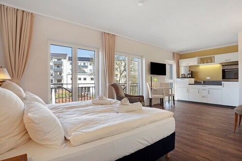 Central Suite I     