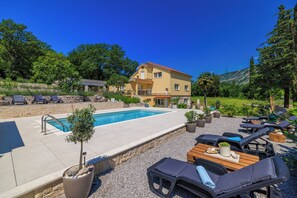 Pool - Vacation apartment for up to 6 people with pool and idyllic location (Tribalj)