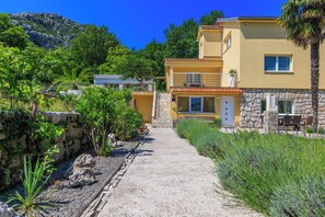 Exterior - Vacation apartment for up to 6 people with pool and idyllic location (Tribalj)