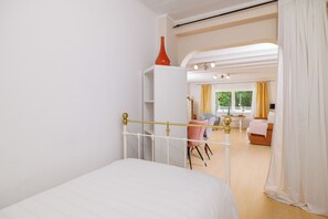 Room - Vacation apartment for up to 6 people with pool and idyllic location (Tribalj)