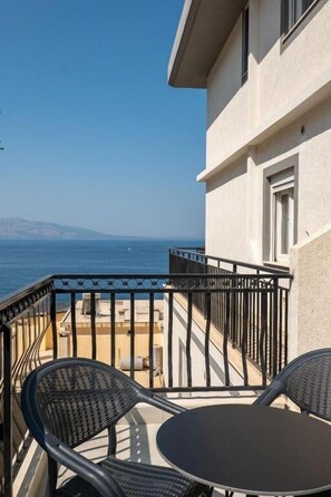 Duplex Apartment | Terrace/patio - Duplex Penthouse with Jacuzzi (Sarande)