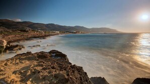 Una playa cerca
