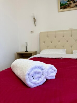 3 bedrooms, iron/ironing board, free WiFi, bed sheets - Experience a unique stay in the heart of Shkodër’s most iconic neighborhood. (Shkodër)