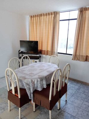 Dining - House in front of El Bosque Playa Country Club and near Puntamar Boulevard (Lima)